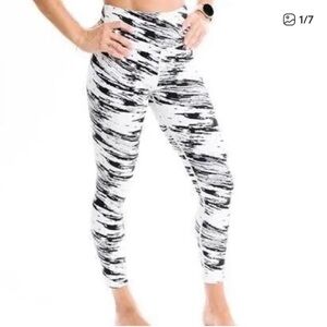 Zyia Radical White Light n Tight high rise 7/8, 24” (size 6-8)